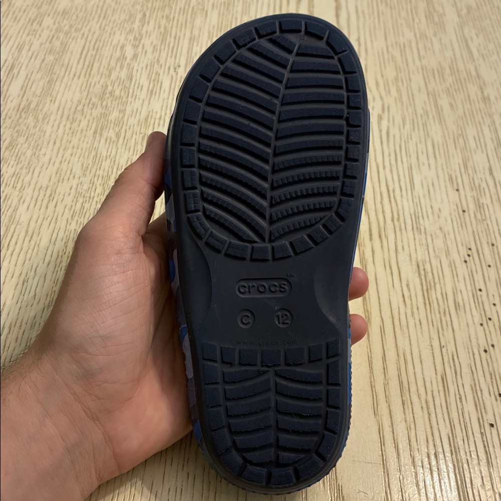 Little Boy’s Crocs Classic Slide Sandals (Navy/Camo) - Picture 9 of 11